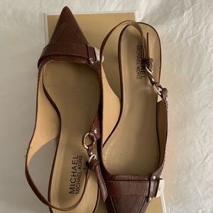 Michael Kors slingback kitten heel:color brown